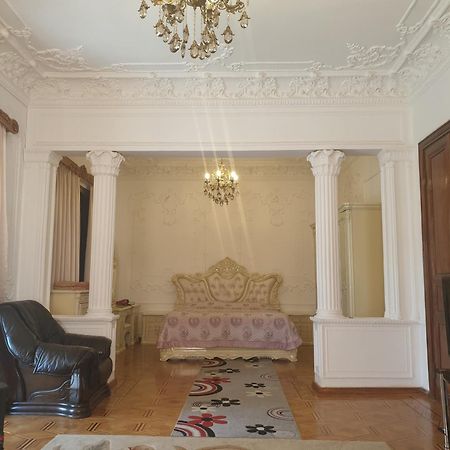 Hotel Royal Koetaisi Buitenkant foto